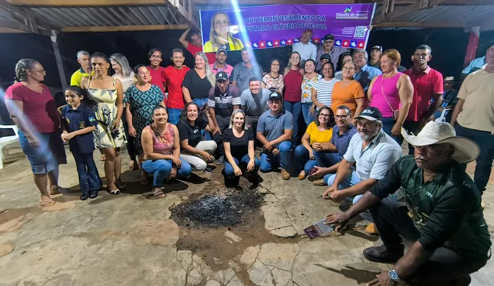 Entrega equipamentos agrícolas em Alvorada do Oeste (Divulgação)