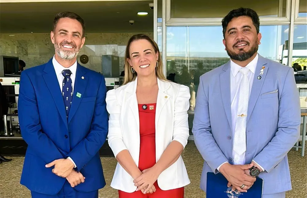 Prefeito Léo Moraes, Cláudia de Jesus, Coronel Jefferson Rocha, Secretário de Saúde (Foto: Fabricia Lopes - Assessoria parlamentar)