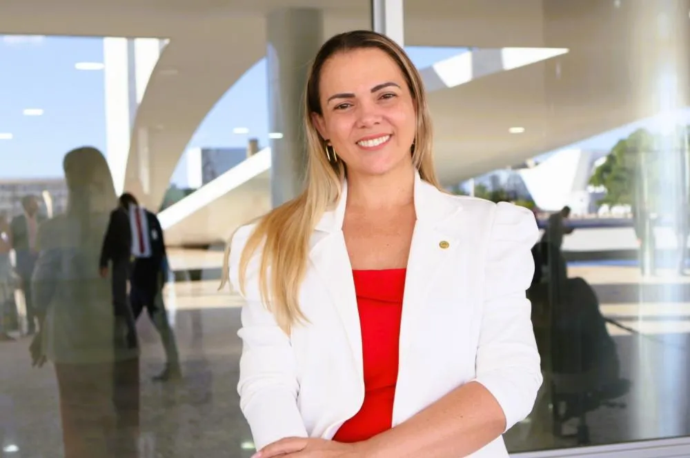 Monte Negro: deputada Cláudia de Jesus repassa R$ 300 mil para estrutura de saúde