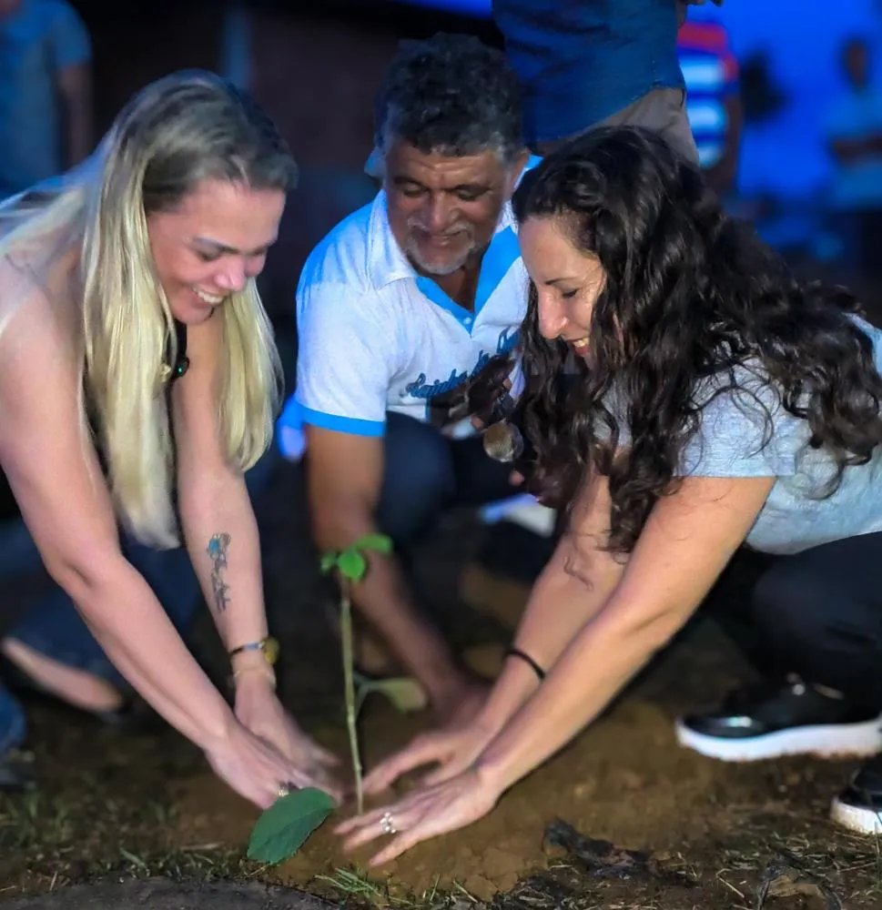 Deputada Cláudia de Jesus participa de plantio de árvores em homenagem ao Papa Francisco