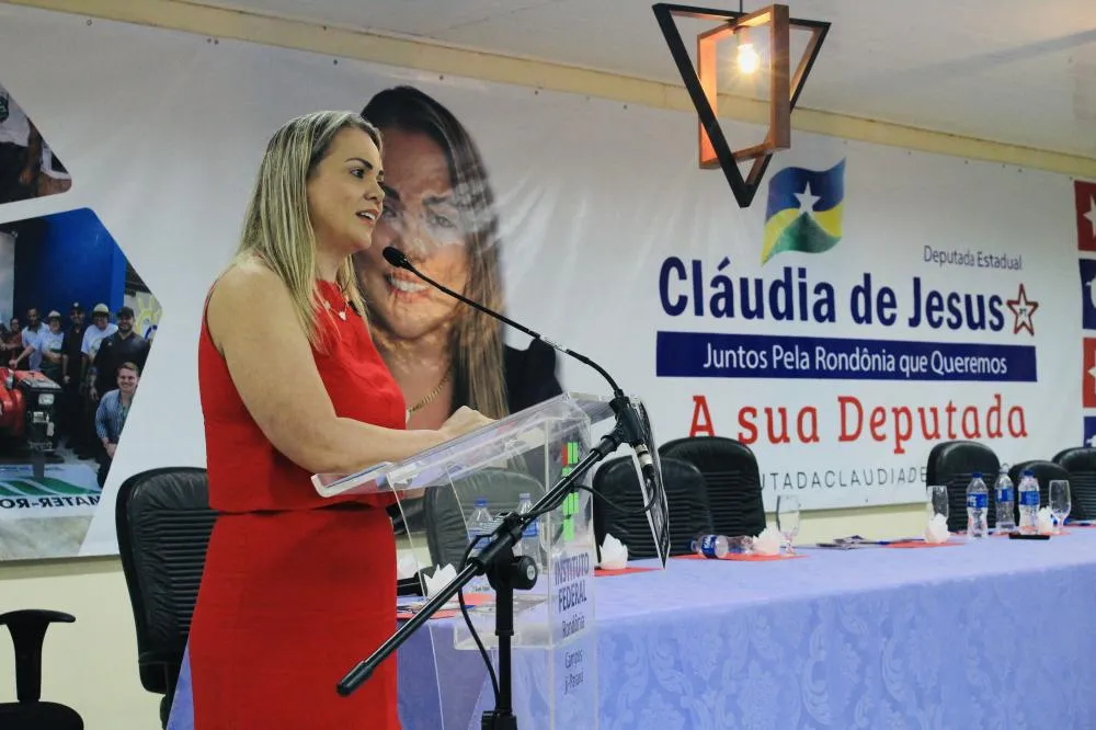Propostas para fortalecer a pesca artesanal são apresentadas pela deputada Cláudia de Jesus