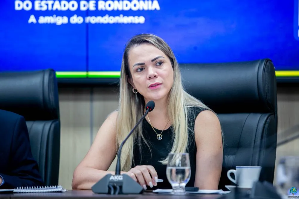 Deputada Cláudia de Jesus quer garantir legalidade em avaliação de alunos com altas habilidades