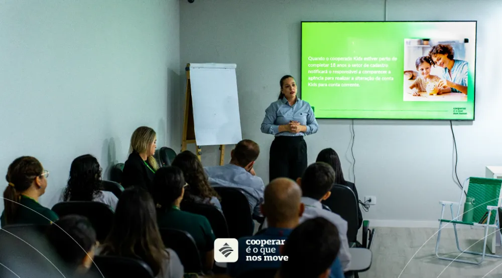 Em três turmas, colaboradores participaram de um treinamento voltado ao aprofundamento nos produtos, serviços e estratégias do Sistema. (Foto: Assessoria/CrediSIS)