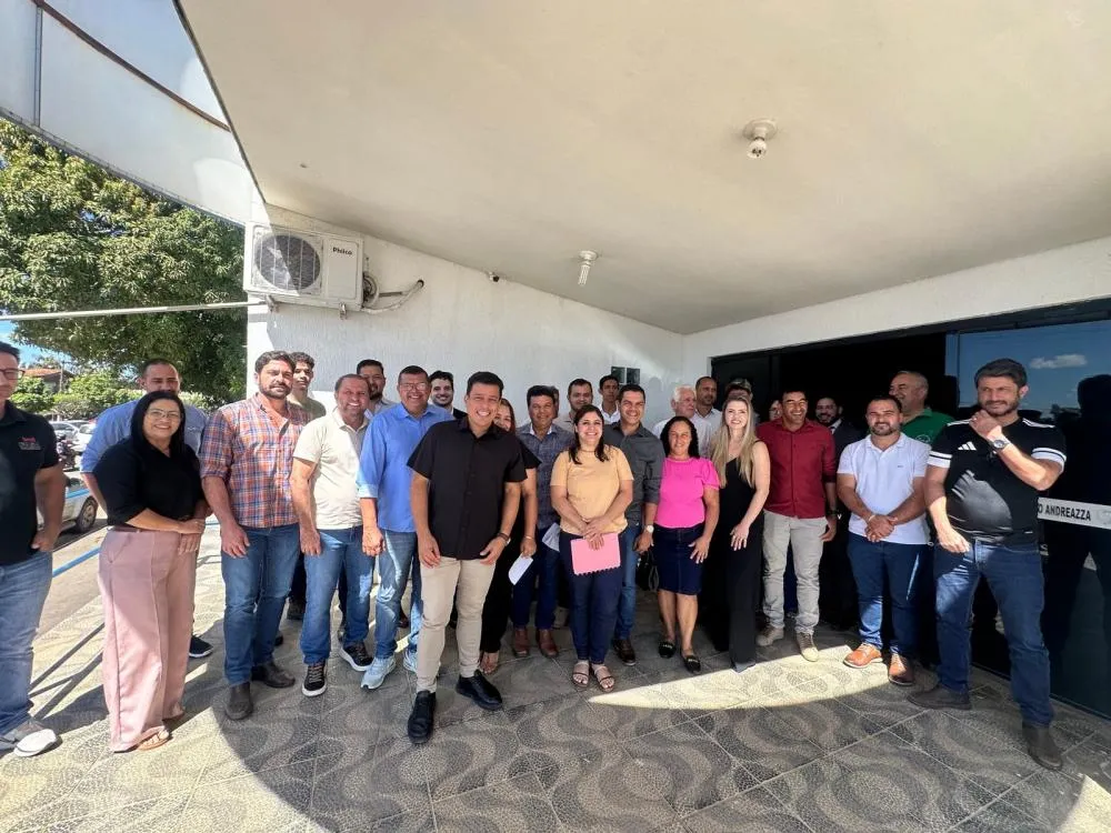 Prefeitura de Ministro Andreazza debate fortalecimento do setor madeireiro com representantes públicos e privados