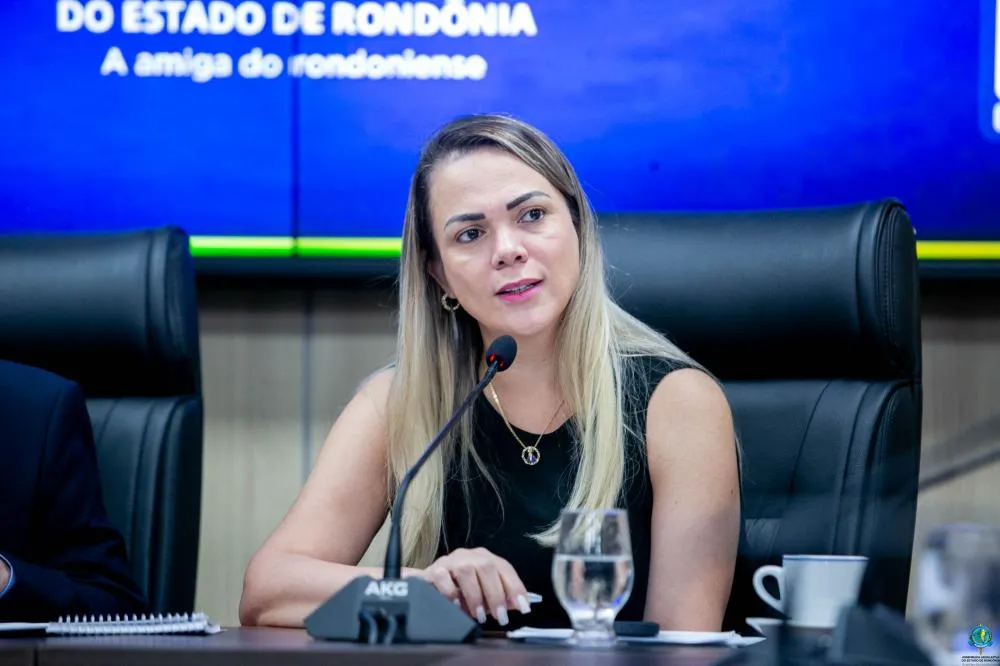 Saúde materna: deputada Cláudia de Jesus apresenta dois projetos de lei