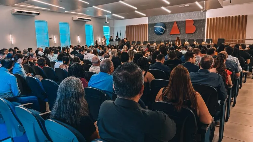 OAB/RO realiza solenidade em Cacoal com entrega de credenciais, homenagem e reconhecimento de trajetória histórica