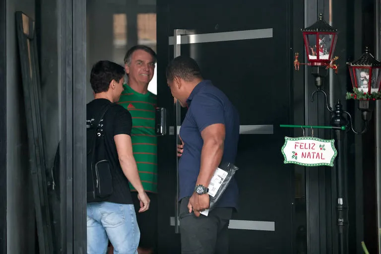 Bolsonaro é preso de forma preventiva e levado à PF em Brasília