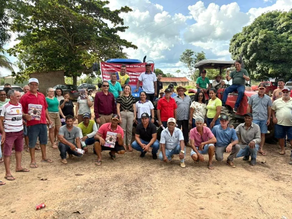 Cláudia de Jesus entrega trator de R$ 360 mil em Urupá para fortalecer agricultura familiar