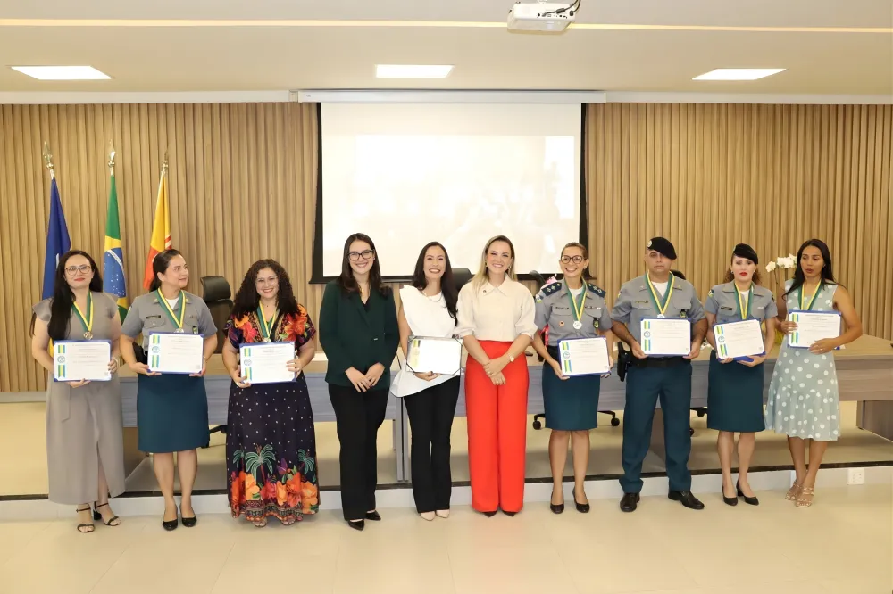 Cláudia de Jesus reconhece atuação de promotora e policiais com honrarias da Assembleia Legislativa em Ji- Paraná