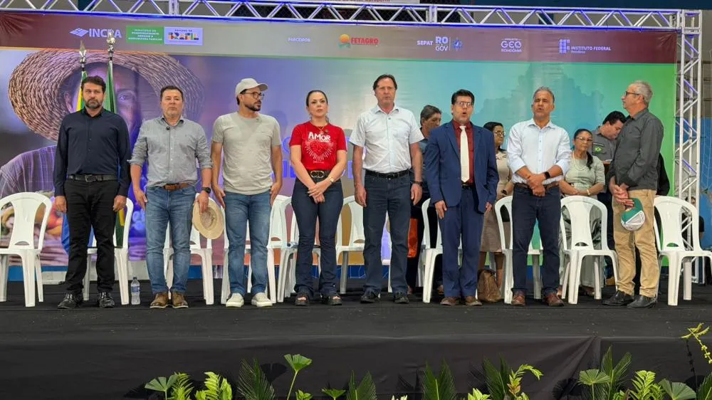 Deputada Cláudia de Jesus celebra entrega histórica de títulos para famílias do Setor Chacareiro do Aeroporto em Ji-Paraná