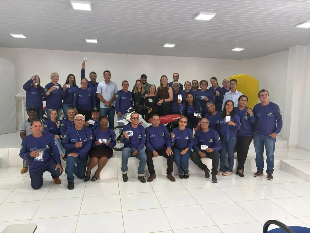 Deputada Cláudia de Jesus entrega R$ 557 mil em motocicletas para agentes de saúde em Presidente Médici