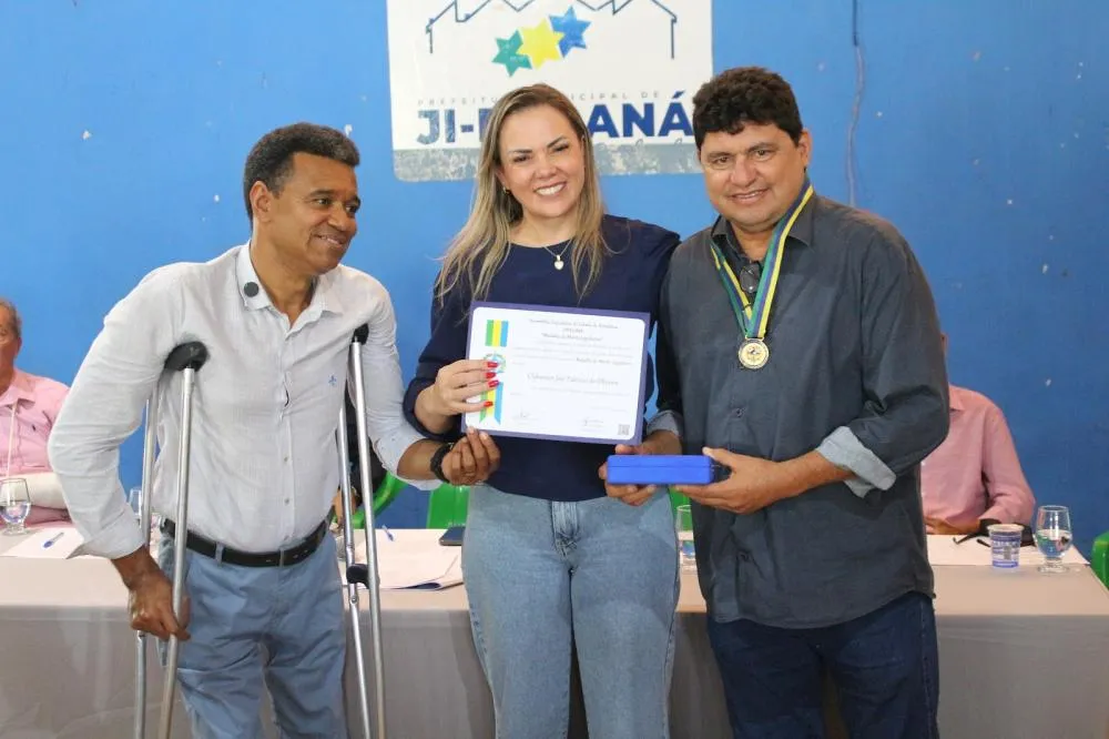 Cláudia de Jesus realiza Sessão Solene em Nova Londrina e homenageia pessoas que contribuem com Rondônia
