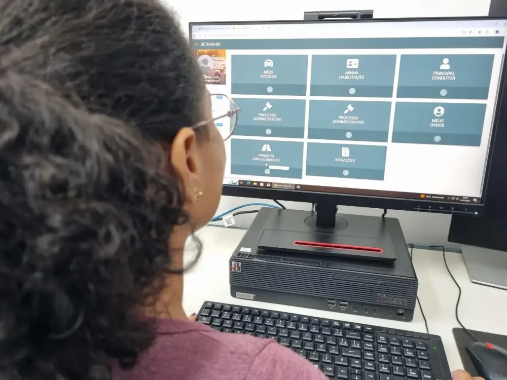 Emplacamento digital permite registrar veículo novo sem sair de casa em Rondônia