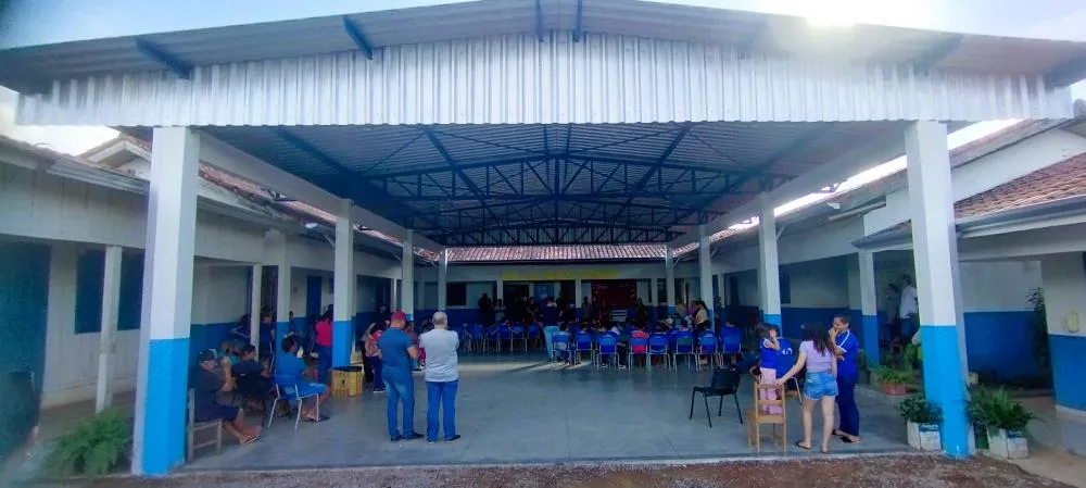 Barracão é construído em escola de Alvorada do Oeste com emenda de Cláudia de Jesus
