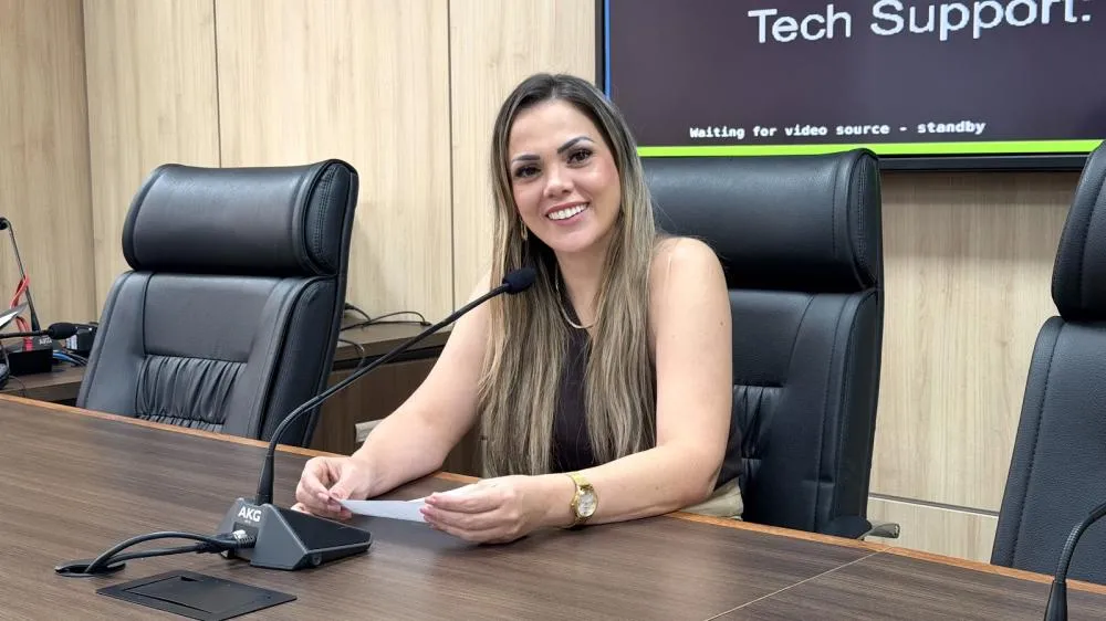 Cláudia de Jesus divulga emissão gratuita da Carteira Nacional Docente para professores