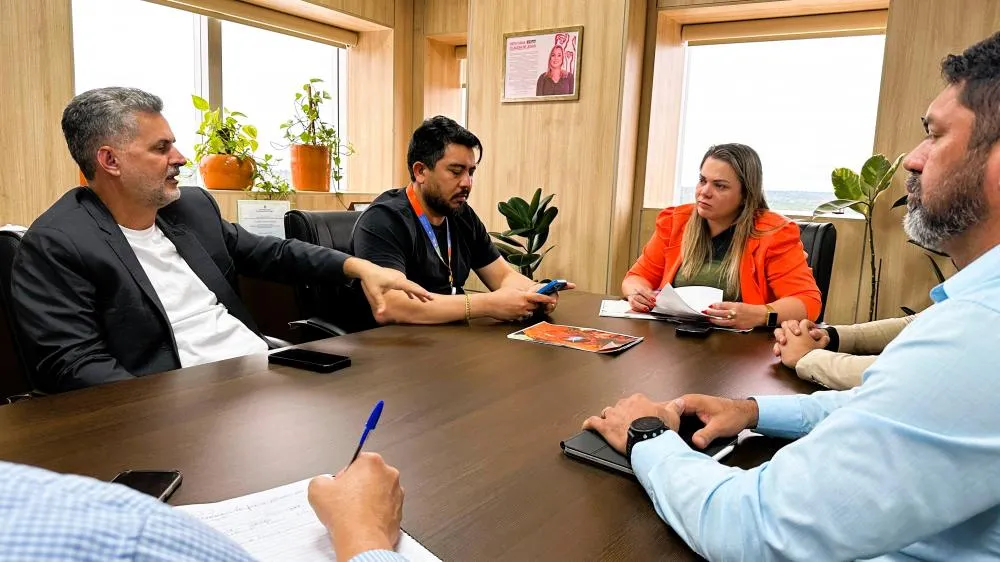 Deputada Cláudia de Jesus apresenta à SESAU propostas para desafogar e humanizar saúde