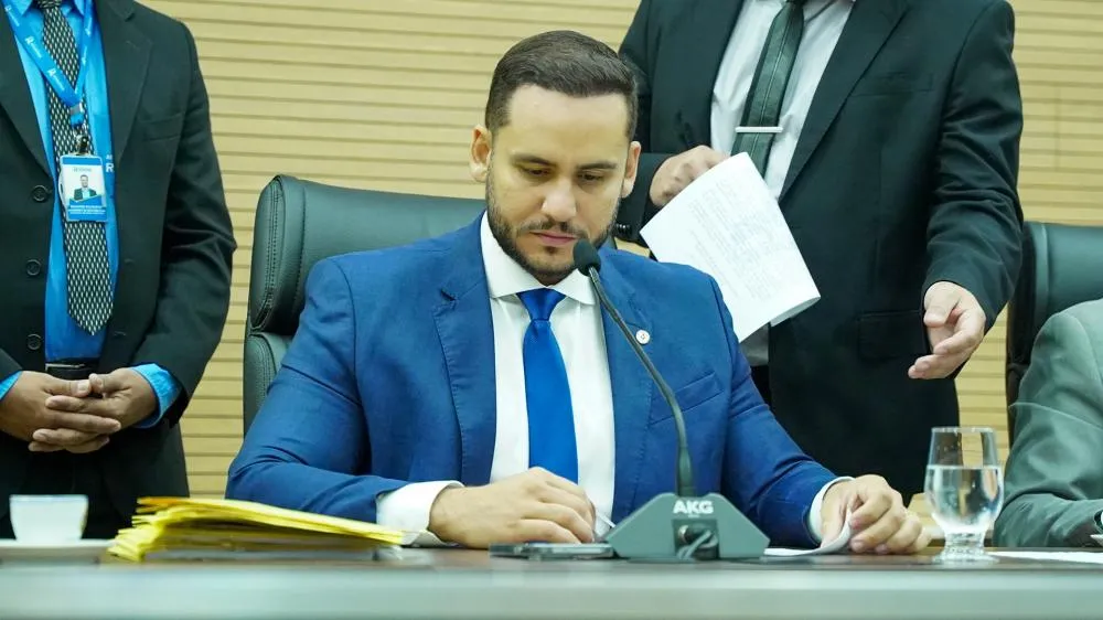 Deputado Affonso Cândido propõe campanha de incentivo ao primeiro voto