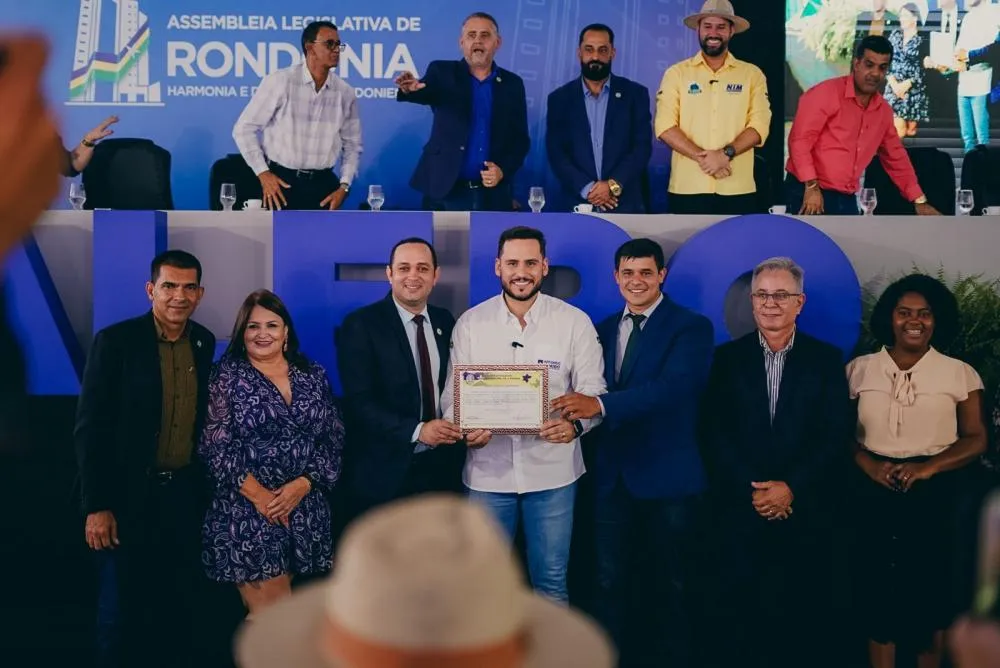 Deputado Affonso Cândido recebe título de Cidadão Ji-Paranaense