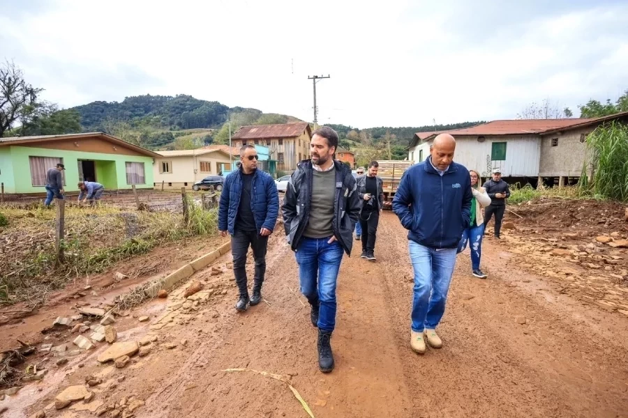Governador do Rio Grande do Sul estima que reconstrução das áreas atingidas demore até um ano