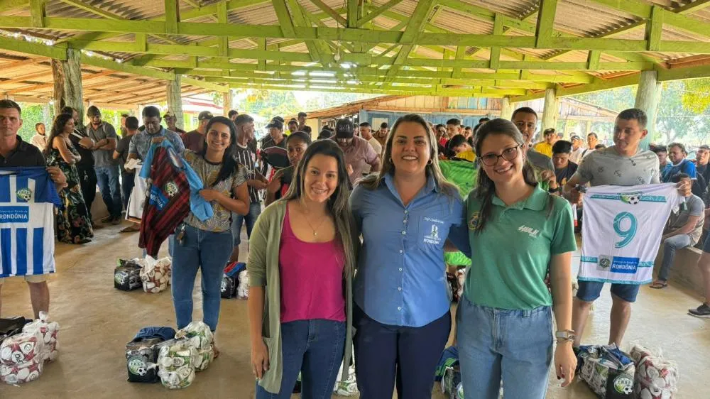 Deputada Cláudia de Jesus incentiva esporte com entrega de materiais esportivos em Ji-Paraná