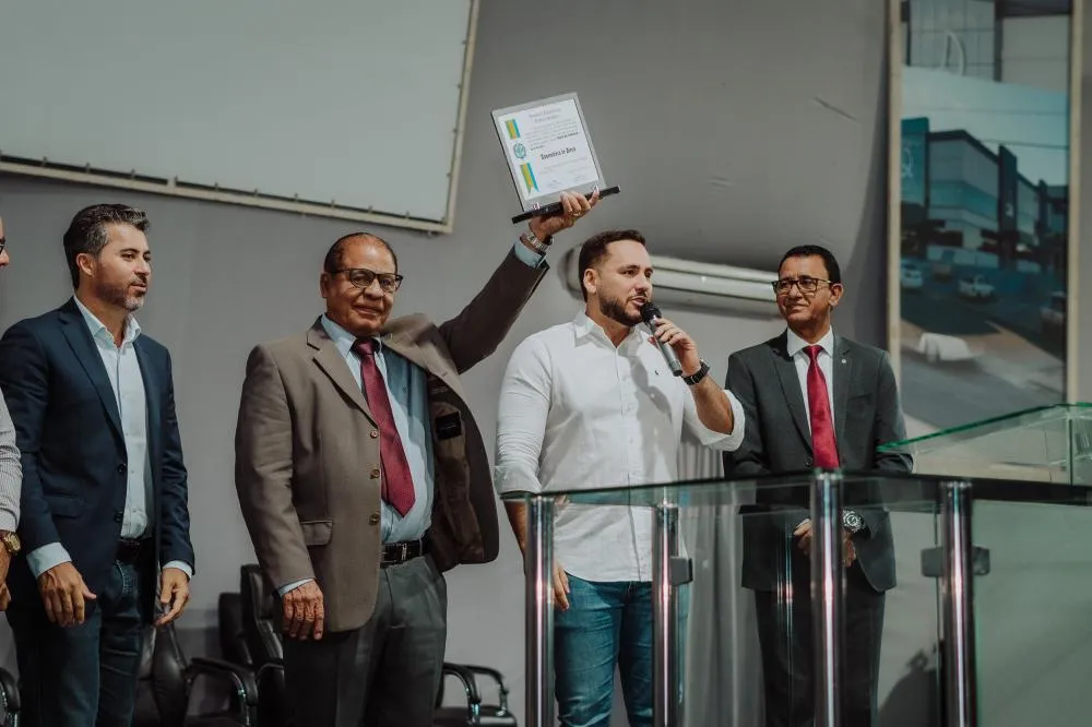 Affonso Cândido faz entrega de Voto de Louvor à Igreja Assembleia de Deus de Ji-Paraná