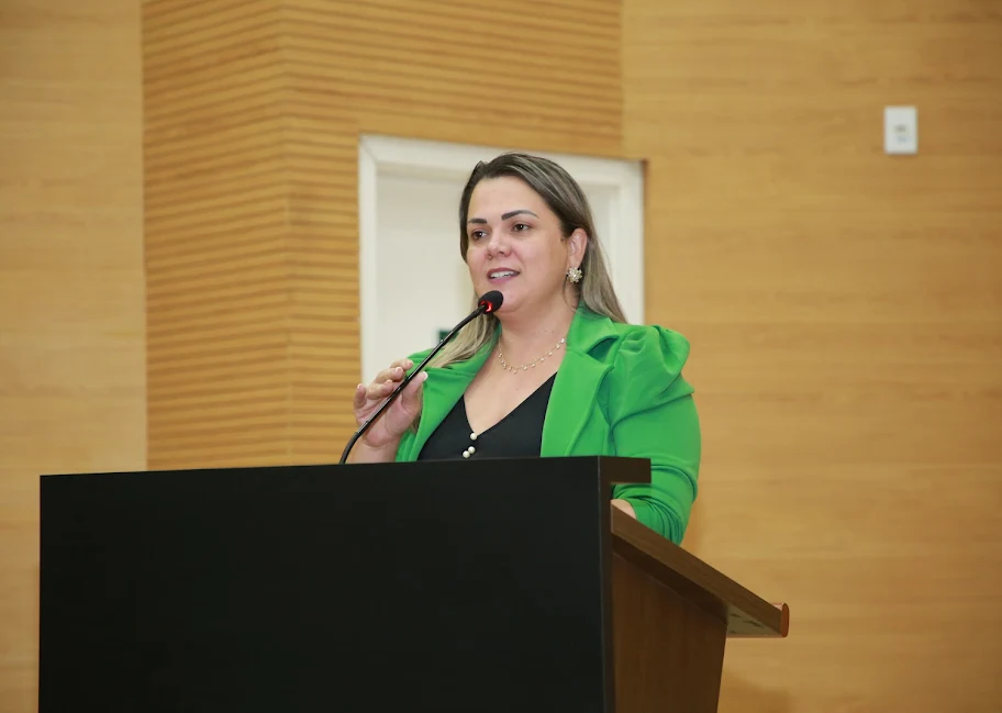 Cláudia de Jesus apresenta projeto de lei para combater assédio nas escolas de Rondônia