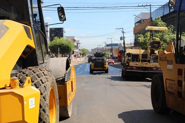 Prefeitura inicia recapeamento da avenida Brasil