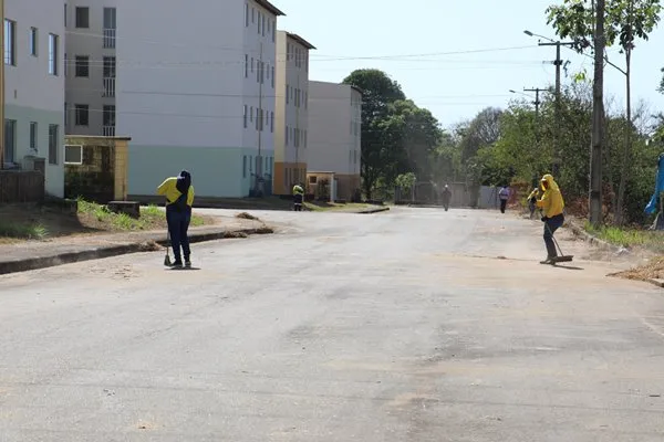 Prefeitura realiza limpeza no Conjunto Habitacional Morar Melhor 2