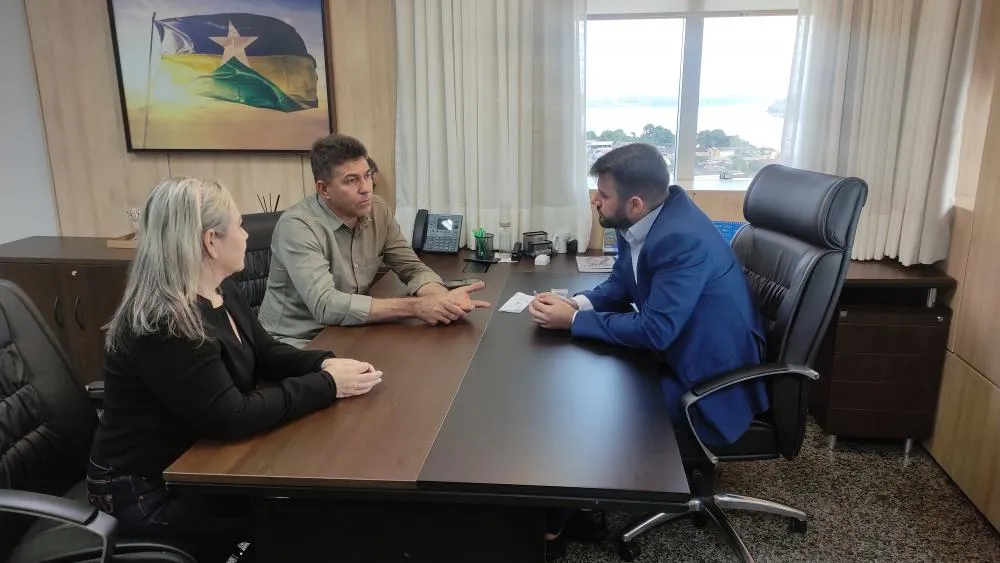 Deputado Nim Barroso recebe pedido do prefeito de Alto Alegre dos Parecis