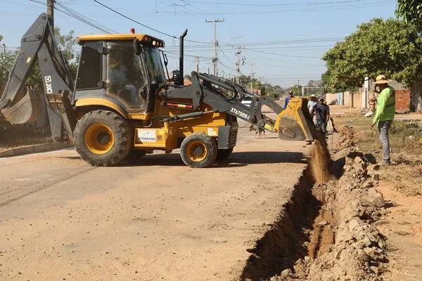 Prefeitura finaliza instalação de meios-fios na rua Maracatiara (T-20)