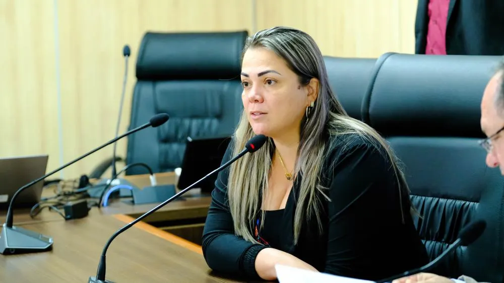 Deputada Cláudia de Jesus pede equiparação do auxílio alimentação para servidores da Saúde e Educação