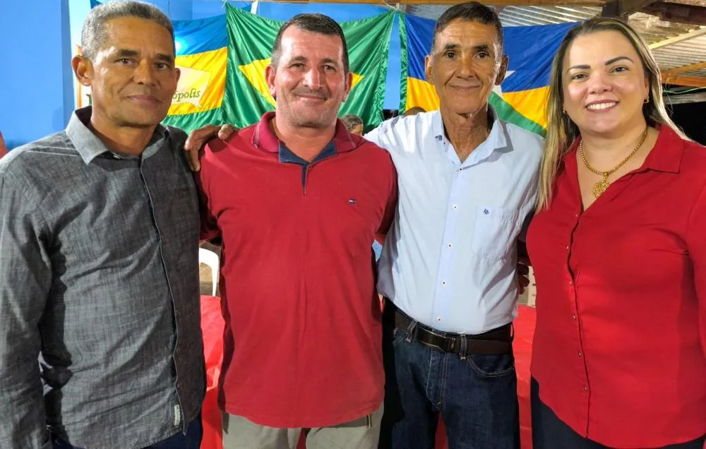 Cláudia de Jesus prestigia convenção partidária em Teixeirópolis