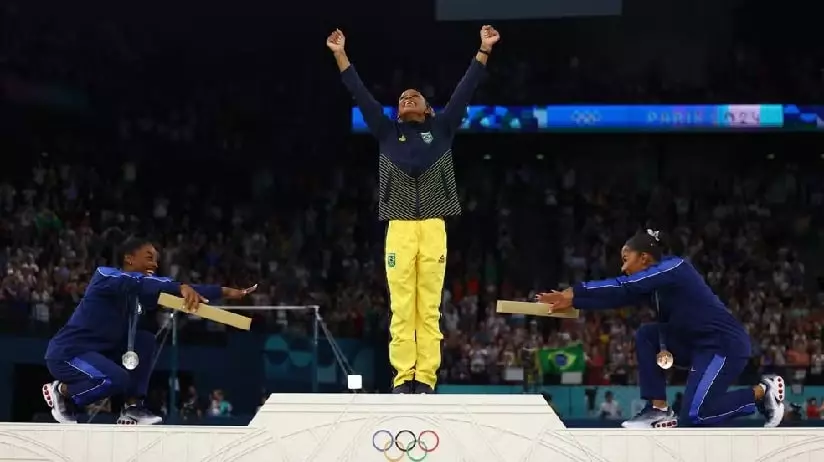 Estrela mais brilhante do Olimpo brasileiro, Rebeca Andrade é ouro no solo em Paris