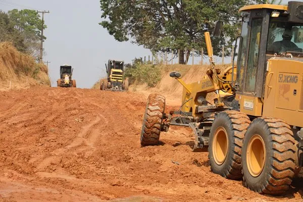 Prefeitura retoma obras para a pavimentação da Linha Itapirema