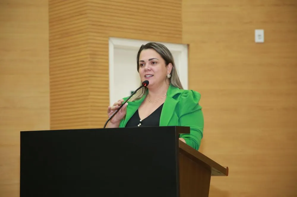 Cláudia de Jesus destaca avanço social com novo limite de isenção de ICMS para veículos de pessoas com deficiência