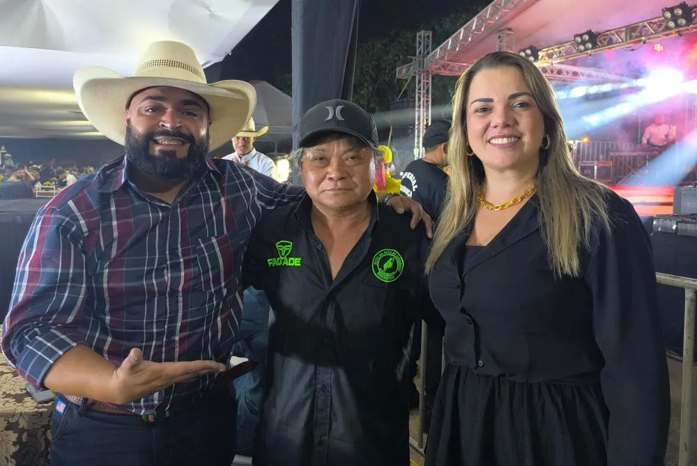 Deputada Cláudia de Jesus prestigia baile da rainha da exposição agropecuária de Ji-Paraná