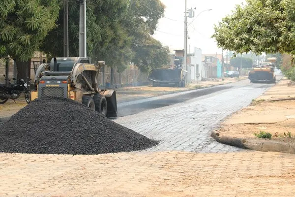 Prefeitura revitaliza trecho danificado da rua Cambé