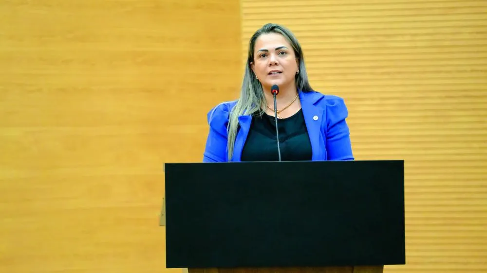 Transplantes renais pelo SUS precisam ser retomados, solicita Cláudia de Jesus