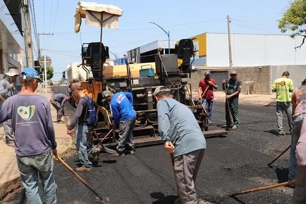 Prefeitura conclui recapeamento da avenida Maringá