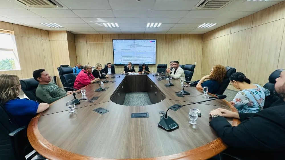 DEPUTADA CLÁUDIA DE JESUS ARTICULA COM SINDICATOS E GOVERNO VOTAÇÃO DO PCCR NA ALE-RO