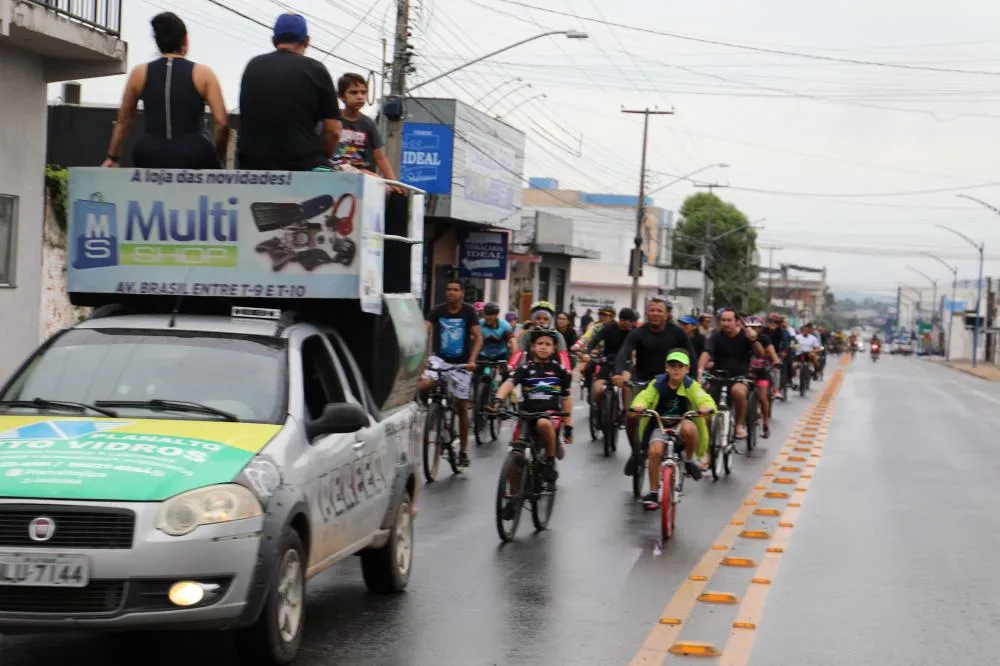 Passeio Ciclístico leva cerca de 400 pessoas as ruas de Ji-Paraná