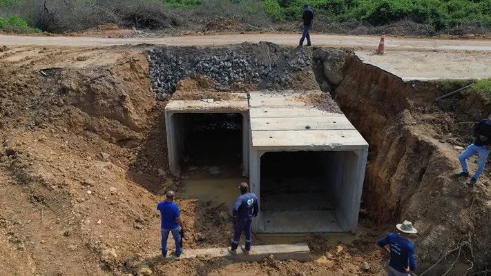 Prefeitura duplica rede de bueiro na Rita Carneiro Rios 