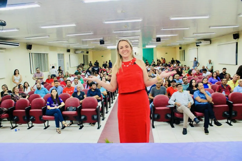 DEPUTADA CLÁUDIA DE JESUS APRESENTA AVANÇOS DO MANDATO EM EVENTO PÚBLICO
