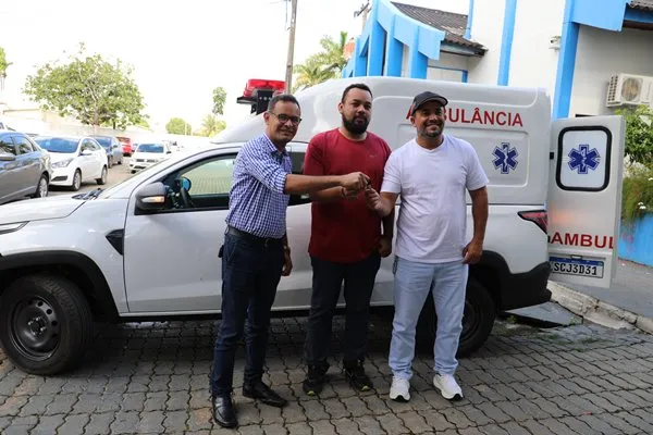 Prefeito de Ji-Paraná entrega ambulância para o Distrito de Nova Londrina