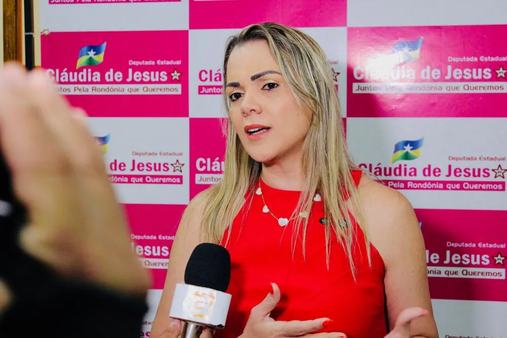 SANCIONADA LEI DA DEPUTADA CLÁUDIA DE JESUS QUE CRIA O DIA ESTADUAL DO BOMBEIRO CIVIL